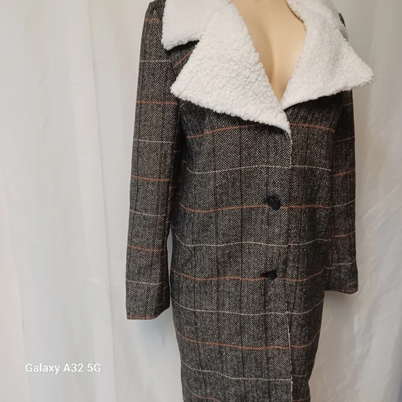 Altar'd State Gray and White Teddy Jacket with Plush Collar Size M - Picture 6 of 11